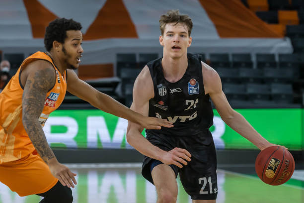 球队在攻防 球队在攻防